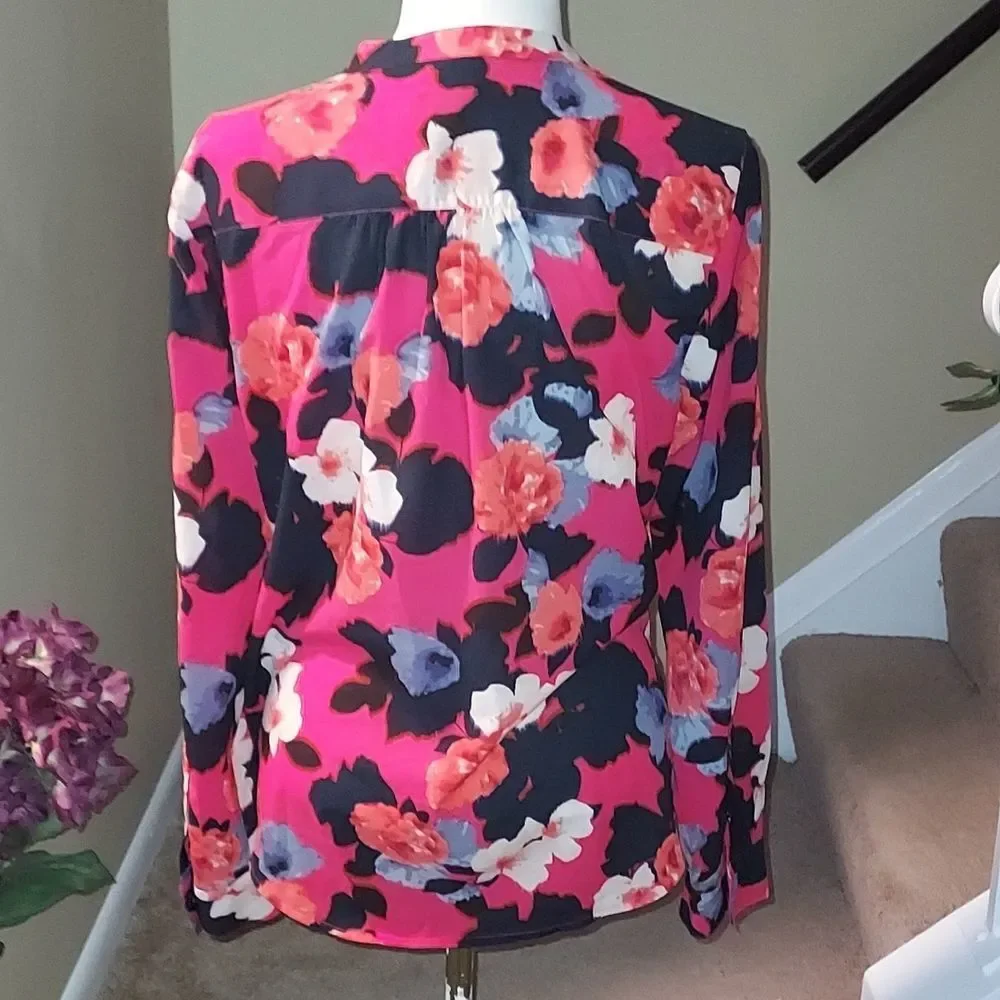 J.CREW  Pink Floral Print All Day Wear blouse  size M In excellent condition